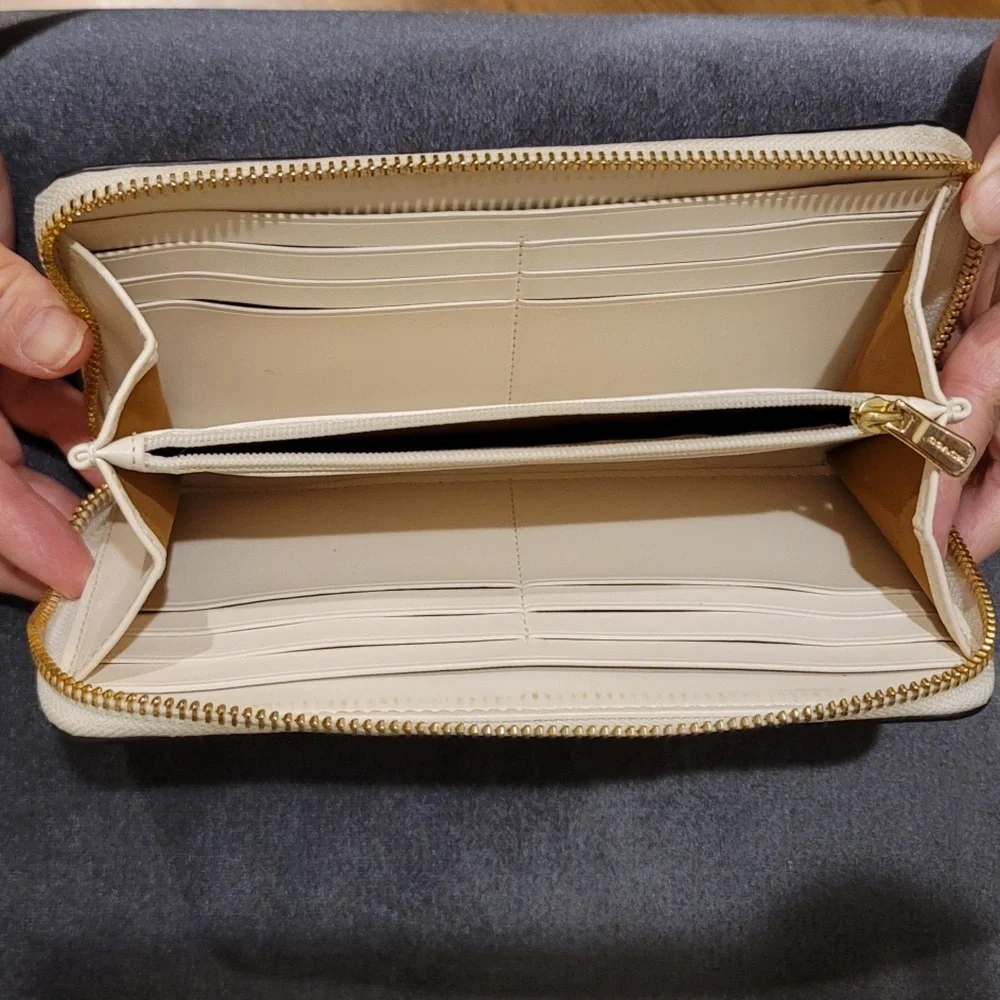 Accordion Creamy White Coach Wallet